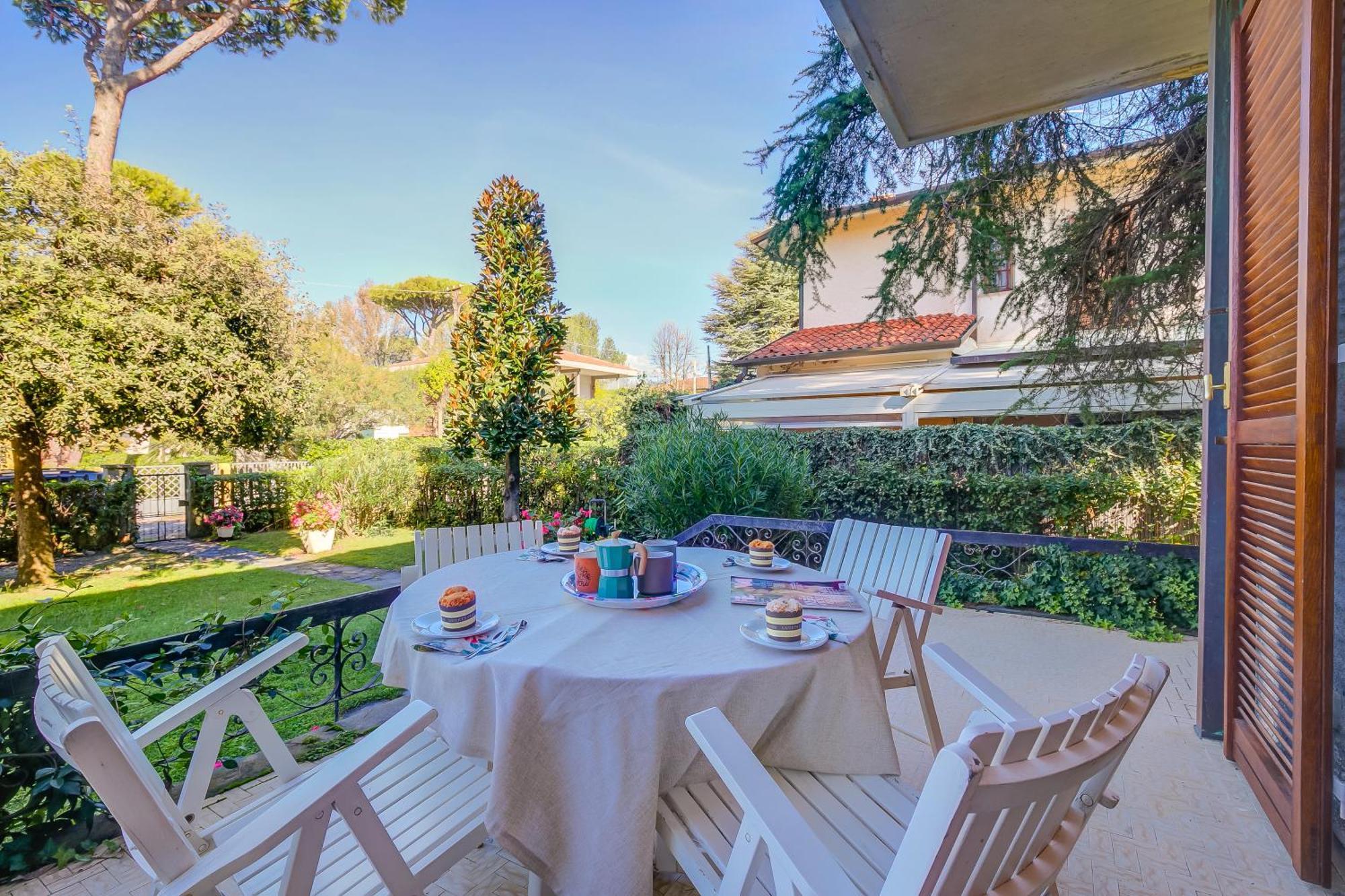 Casa Maddalena Al Mare 600M From Sea - Happy Rentals Марина-ді-П'єтразанта Екстер'єр фото