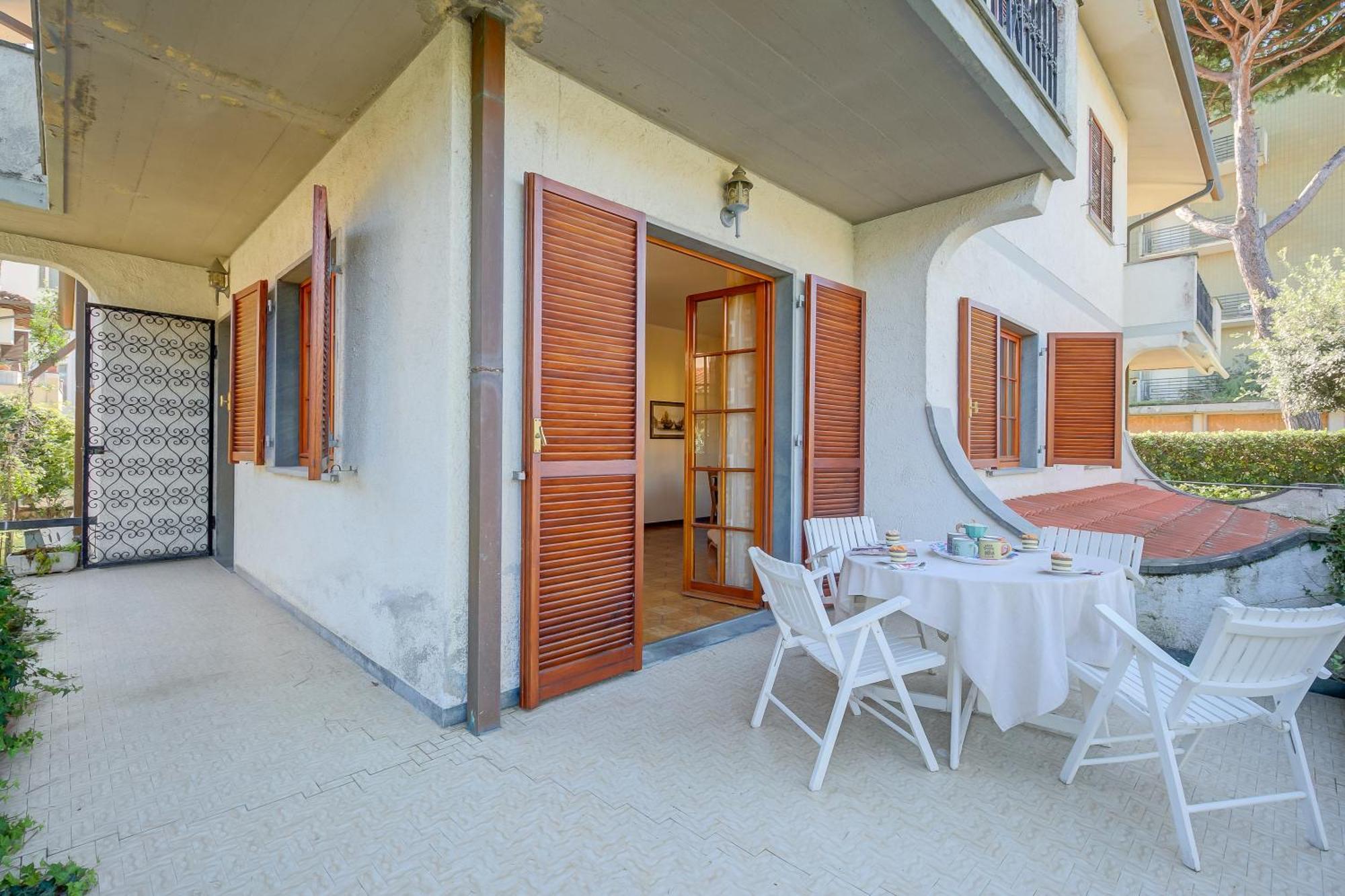 Casa Maddalena Al Mare 600M From Sea - Happy Rentals Марина-ді-П'єтразанта Екстер'єр фото