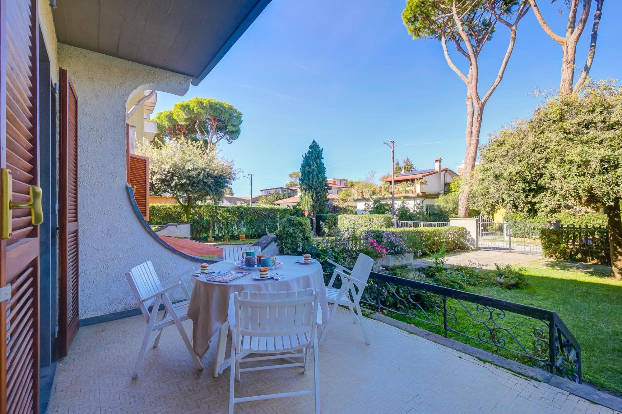Casa Maddalena Al Mare 600M From Sea - Happy Rentals Марина-ді-П'єтразанта Екстер'єр фото