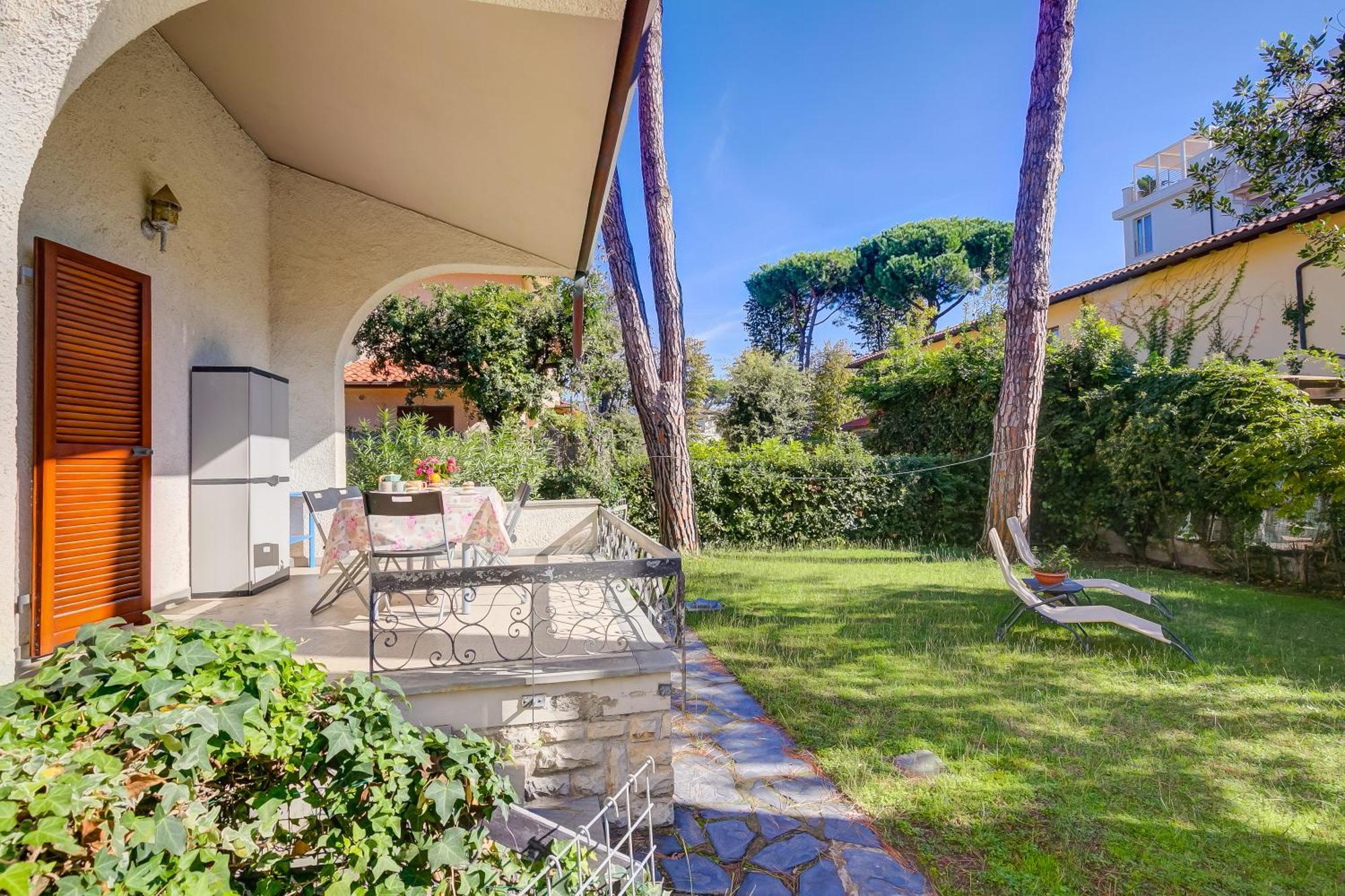 Casa Maddalena Al Mare 600M From Sea - Happy Rentals Марина-ді-П'єтразанта Екстер'єр фото