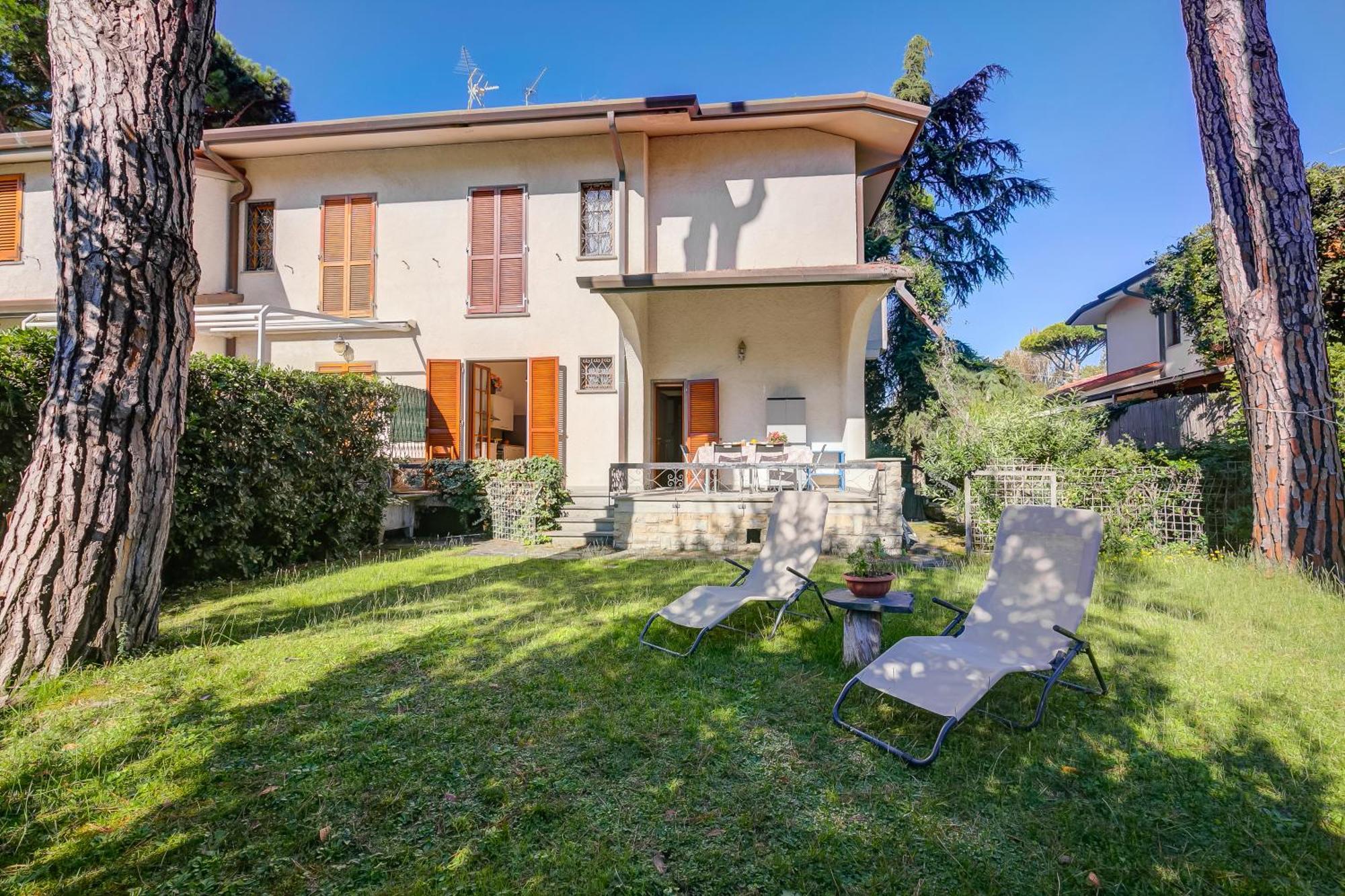 Casa Maddalena Al Mare 600M From Sea - Happy Rentals Марина-ді-П'єтразанта Екстер'єр фото