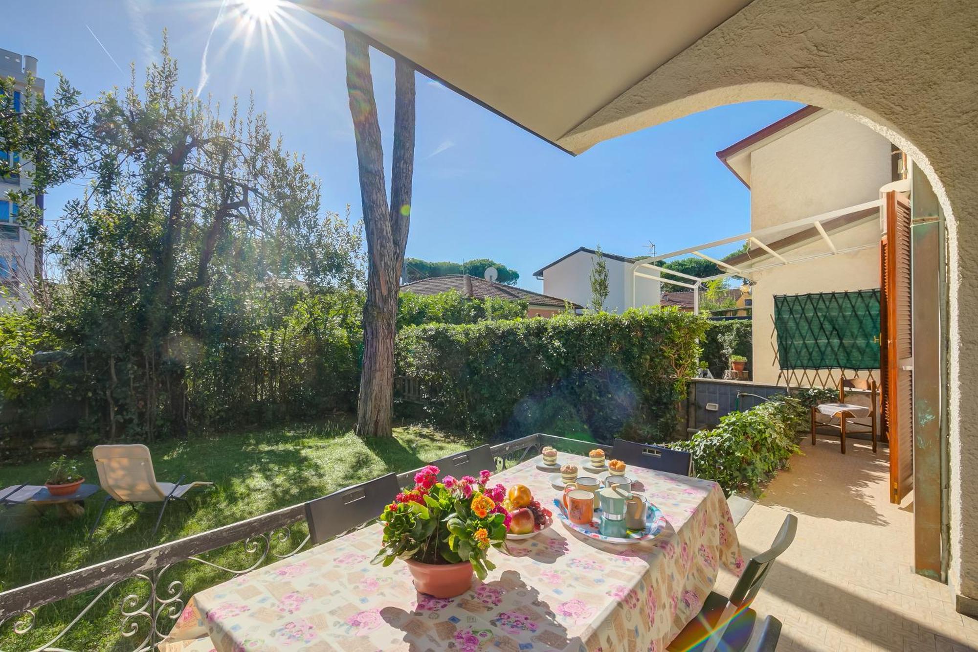 Casa Maddalena Al Mare 600M From Sea - Happy Rentals Марина-ді-П'єтразанта Екстер'єр фото